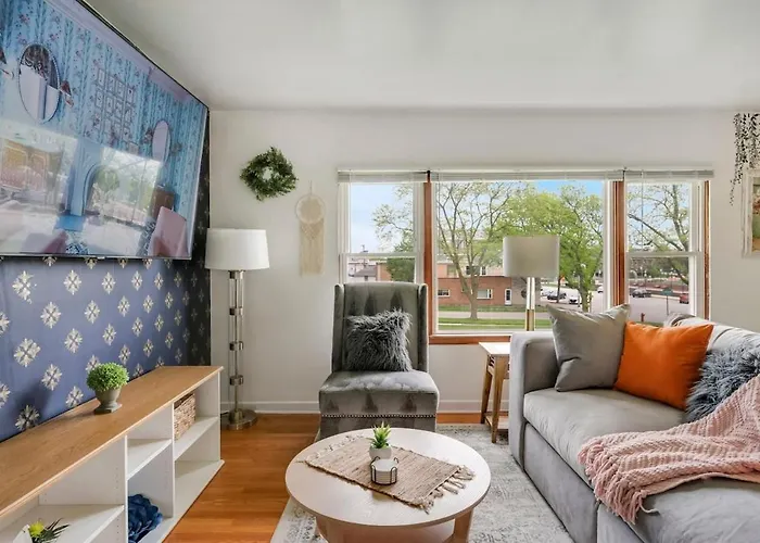 Cozy Getaway For Long-term * Westmont